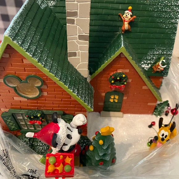 ST NICHOLAS SQUARE DISNEY MICKEY HOUSE NEW - Picture 7 of 12